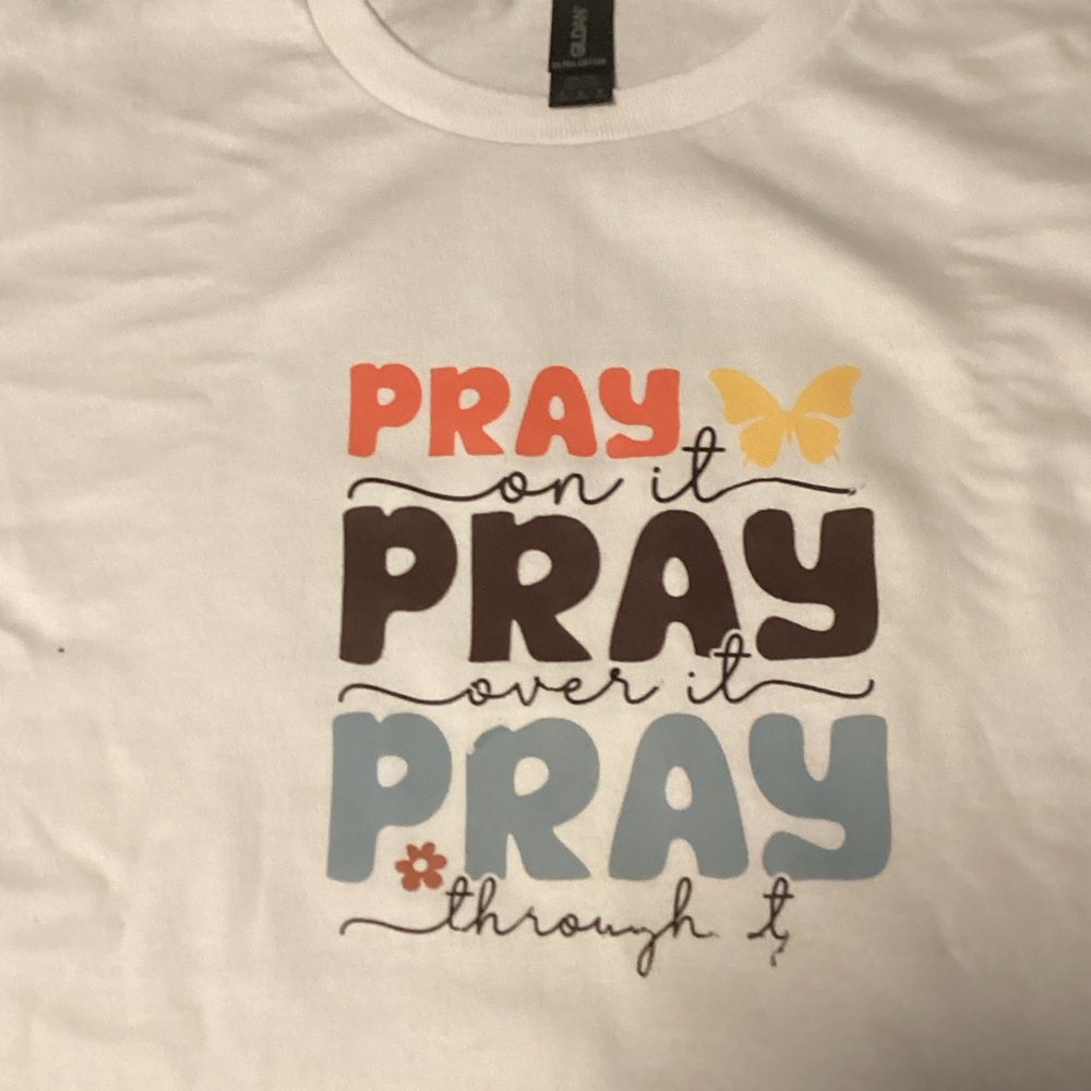 Gildan Kids White Tee with Colorful Graphic